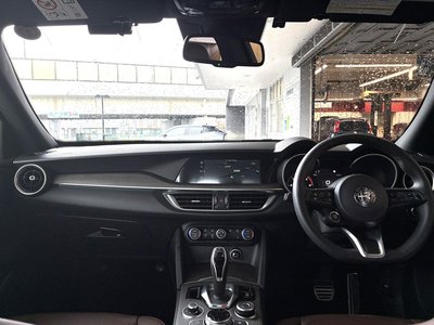 صورة 6 لـ 2023 ALFA Romeo STELVIO