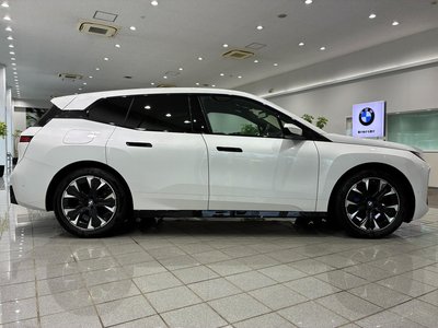 2025 BMW IX photo 3