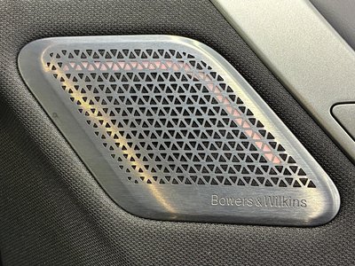 2025 BMW IX thumbnail 36