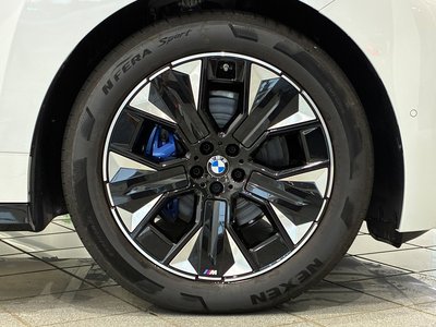 2025 BMW IX thumbnail 41
