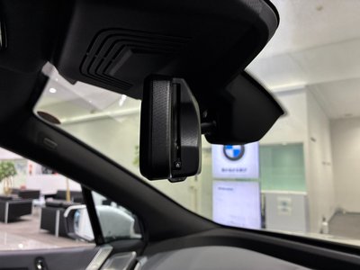 2025 BMW IX thumbnail 32