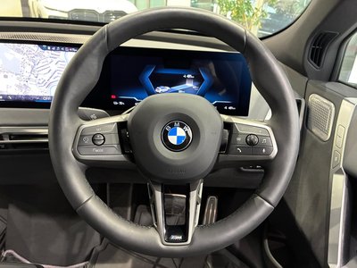 2025 BMW IX thumbnail 18