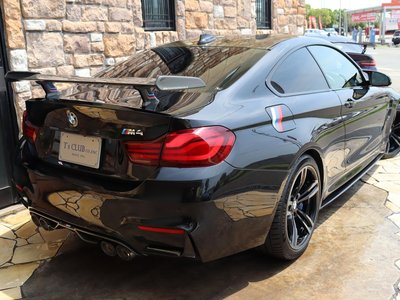 2017 BMW M4 COUPE photo 2
