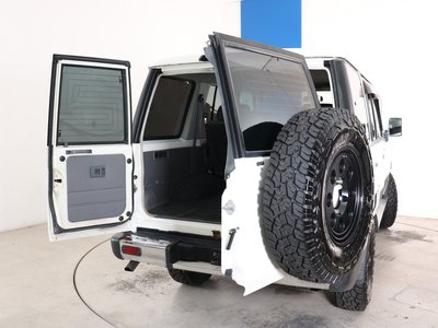 صورة مصغرة 40 لـ 2001 Toyota LAND CRUISER 70