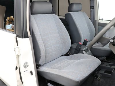 صورة مصغرة 14 لـ 2001 Toyota LAND CRUISER 70