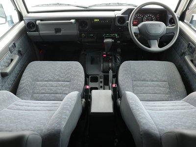 صورة مصغرة 10 لـ 2001 Toyota LAND CRUISER 70