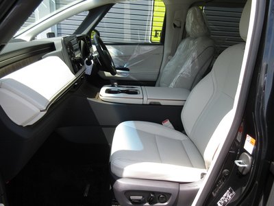 2026 Lexus LM thumbnail 30