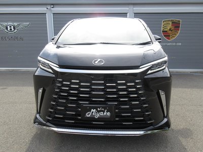 صورة مصغرة 3 لـ 2026 Lexus LM