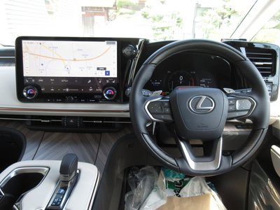 2026 Lexus LM thumbnail 25