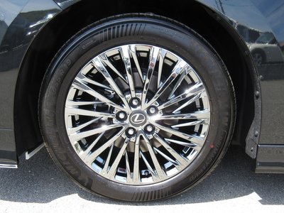 2026 Lexus LM photo 13