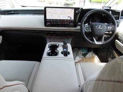 2026 Lexus LM thumbnail 23