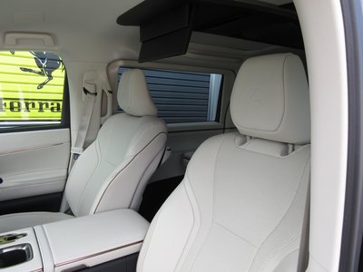 صورة مصغرة 30 لـ 2026 Lexus LM