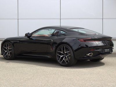 2026 Aston Martin DB12 照片 2
