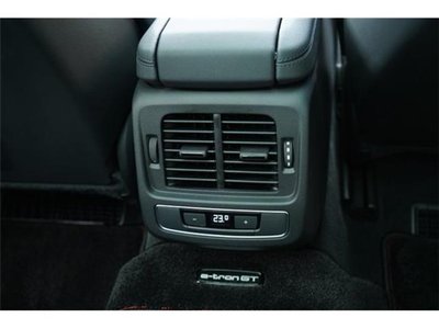 صورة 56 لـ 2021 AUDI E-TRON GT QUATTRO