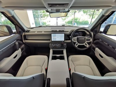 2025 LAND Rover DEFENDER — фото 4