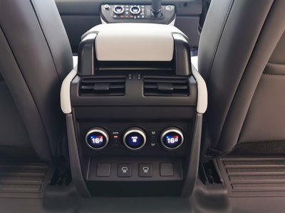 2025 LAND Rover DEFENDER — фото 11