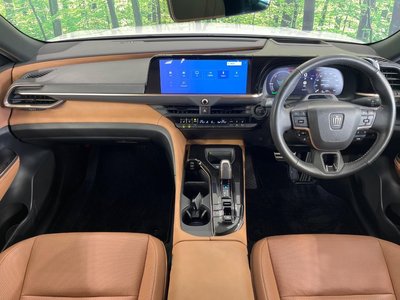 2024 Toyota CROWN SPORT photo 2