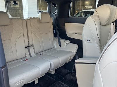 2024 Toyota ALPHARD — фото 12