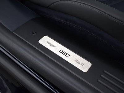 صورة 10 لـ 2026 Aston Martin DB12