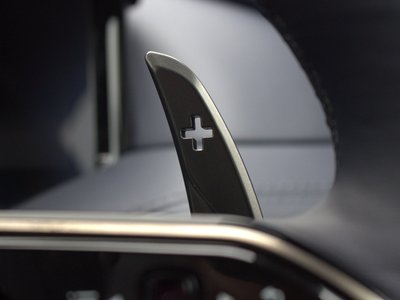 صورة 14 لـ 2026 Aston Martin DB12
