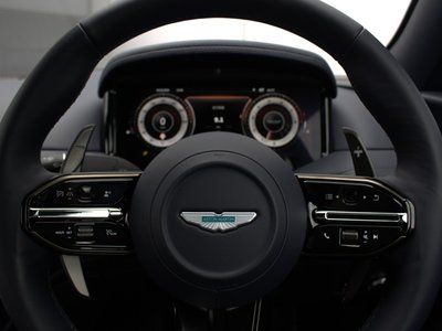 صورة 13 لـ 2026 Aston Martin DB12