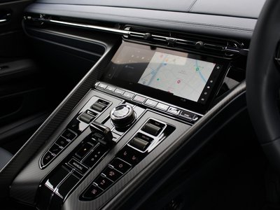 صورة 15 لـ 2026 Aston Martin DB12