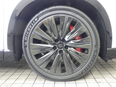 2025 Toyota CROWN ESTATE photo 8