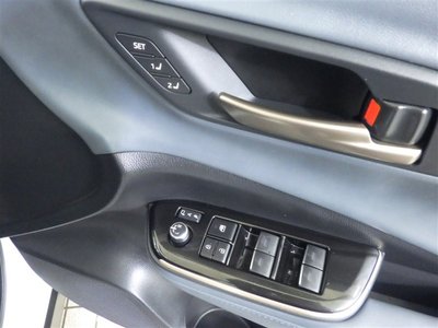 2025 Toyota CROWN ESTATE photo 11