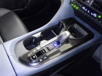 2025 Toyota CROWN ESTATE thumbnail 24