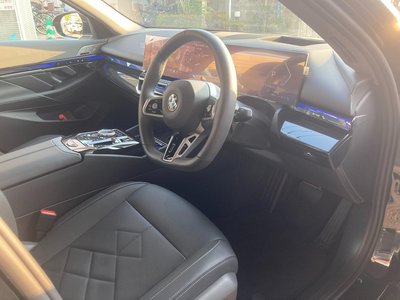 2025 BMW 5 SERIES 照片 11