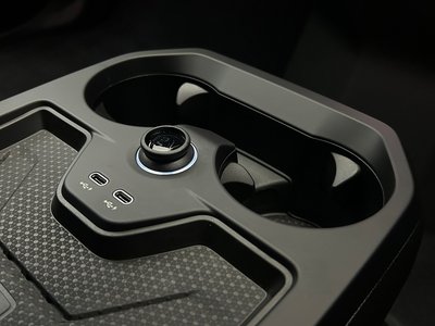 2025 BMW IX thumbnail 40