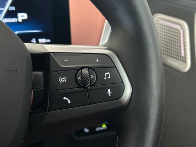 2025 BMW IX thumbnail 38