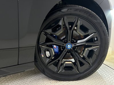 2025 BMW IX thumbnail 23