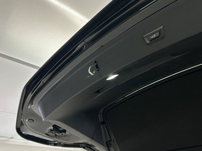 2025 BMW IX thumbnail 18