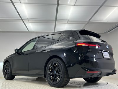 2025 BMW IX thumbnail 43