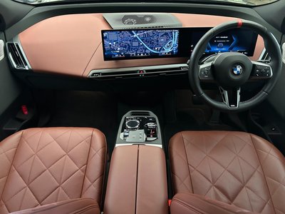 2025 BMW IX thumbnail 42