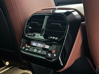 2025 BMW IX thumbnail 41