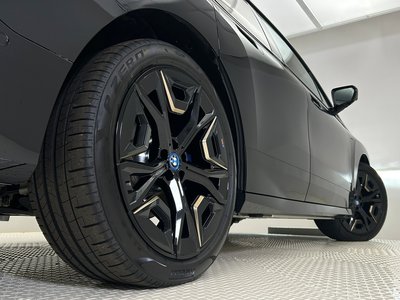 2025 BMW IX thumbnail 24