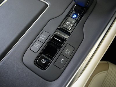 صورة 61 لـ 2024 Toyota CENTURY