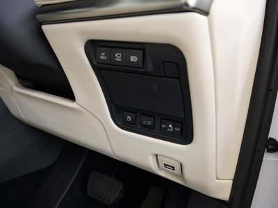 صورة 42 لـ 2024 Toyota CENTURY