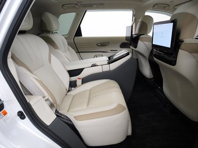 صورة 30 لـ 2024 Toyota CENTURY