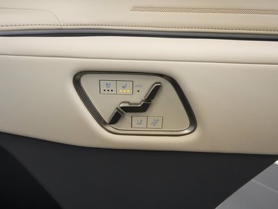 صورة 38 لـ 2024 Toyota CENTURY
