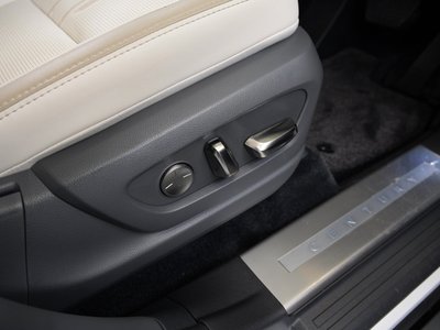 صورة 41 لـ 2024 Toyota CENTURY