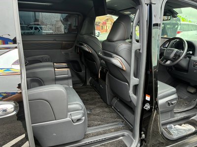 2024 Toyota ALPHARD — миниатюра 18