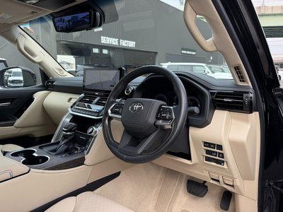2025 Toyota LAND CRUISER 300 thumbnail 50