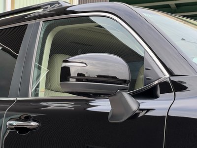 2025 Toyota LAND CRUISER 300 thumbnail 32