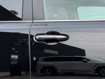 2025 Toyota LAND CRUISER 300 thumbnail 31