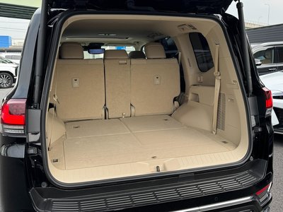 2025 Toyota LAND CRUISER 300 thumbnail 42