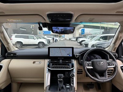 2025 Toyota LAND CRUISER 300 photo 10