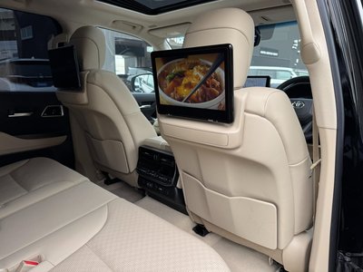 2025 Toyota LAND CRUISER 300 thumbnail 52